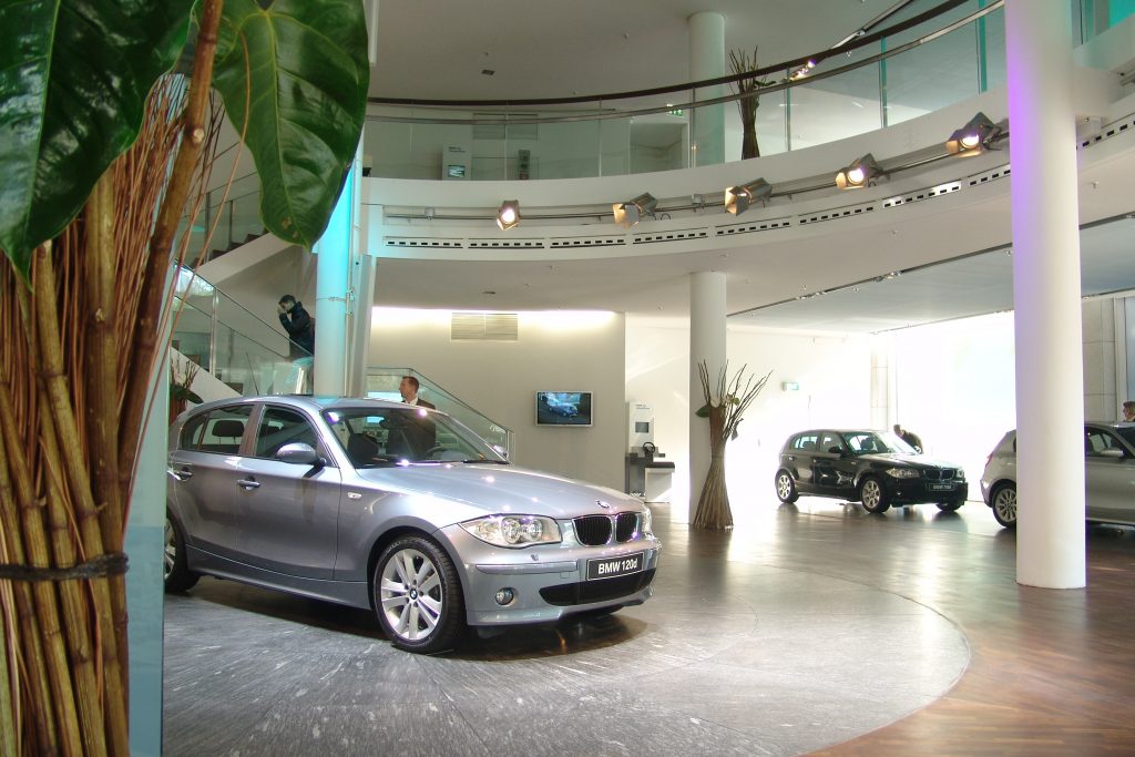 BMW Showroom Berlin NewTec Lautsprecher