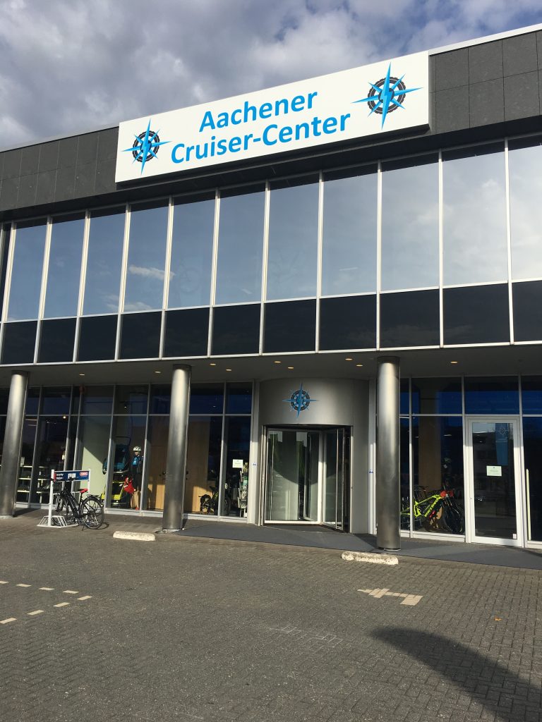 NewTec Aachener Cruiser Center Lautsprecher Subwoofer Stromschiene
